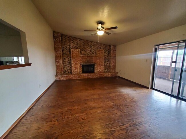 Building Photo - 1702 NW Gray Warr Pl