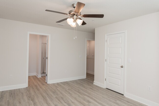 Building Photo - 8706 Meadow Flower Ln