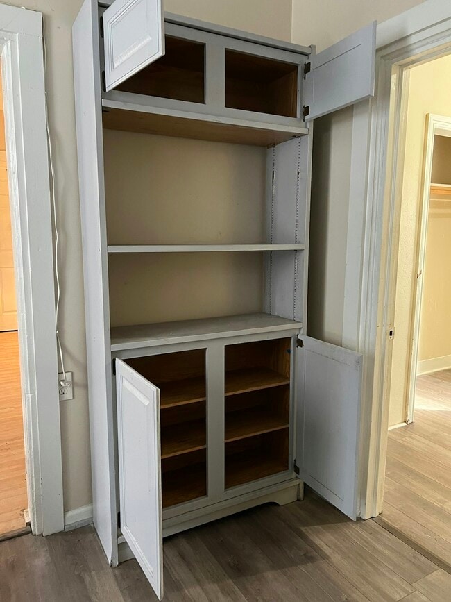 Building Photo - 935 Prospect Ave NE