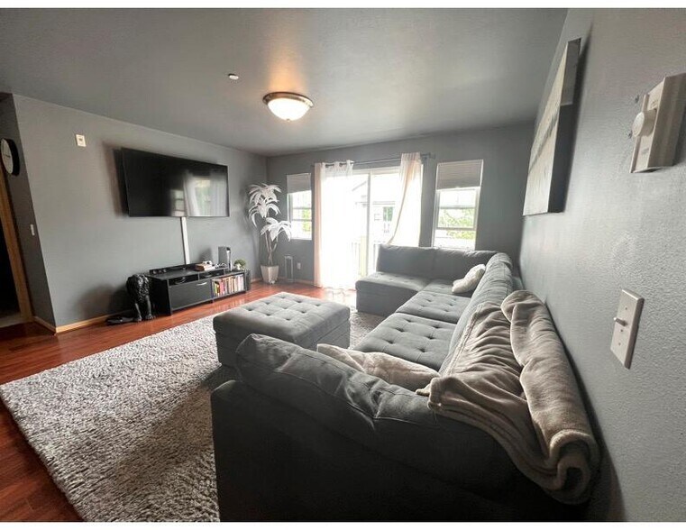 Building Photo - 351 Tremont Ave