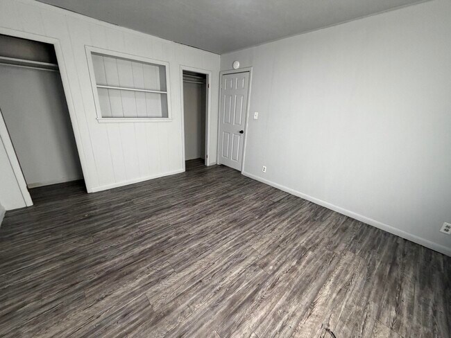 Building Photo - 1541 Fairchild-E