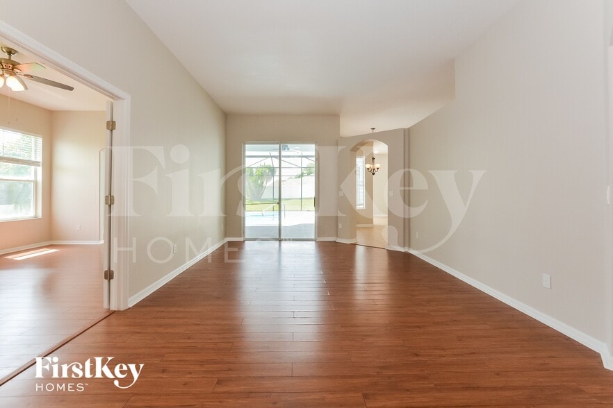 Building Photo - 733 Via Bianca Dr