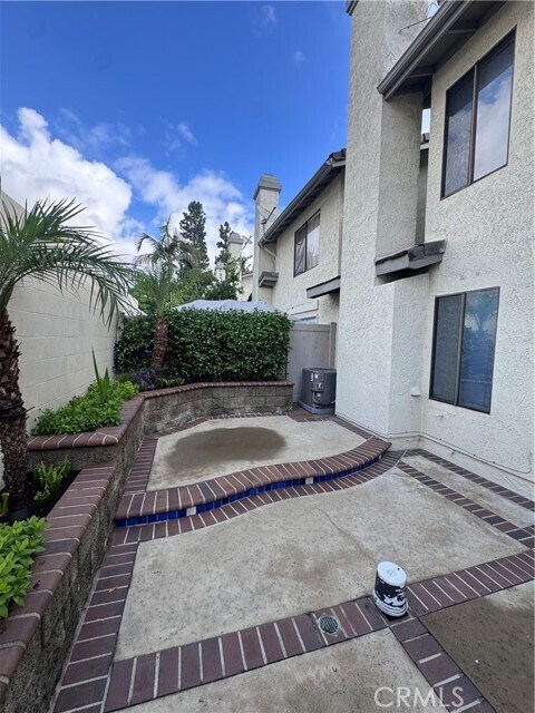 Building Photo - 1994 E Cienega Ave