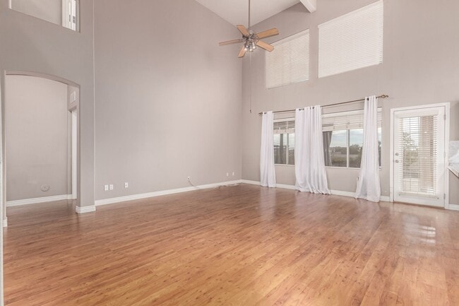 Building Photo - 4 Bedroom 2.5 Bath w/3 Car Garage in Superstition Springs****$1000 off first months rent*****