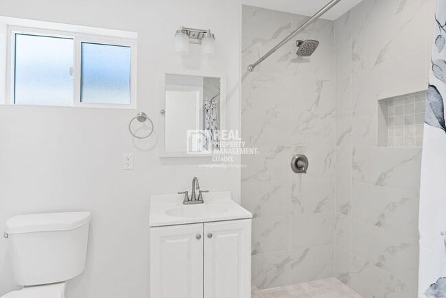 Building Photo - 996 S Siet Pl