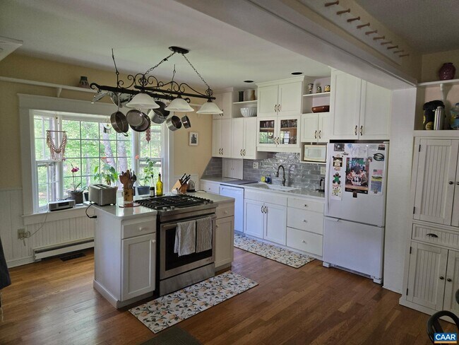 Building Photo - 954 Old Lynchburg Rd