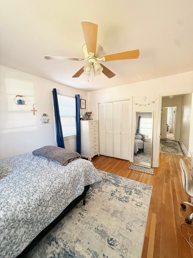 Building Photo - 937 E Ave