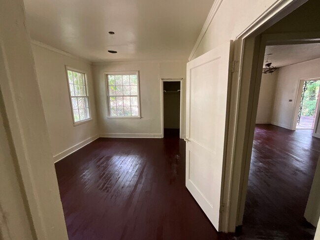 Building Photo - 262 Dona Ave