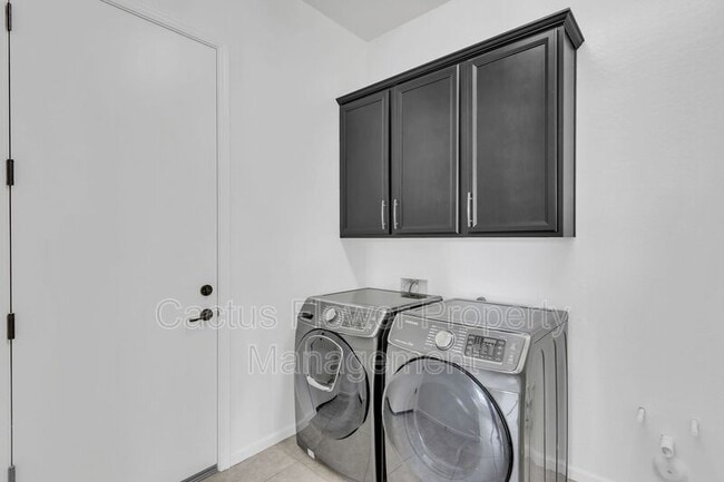 Building Photo - 45 N Iss Dr