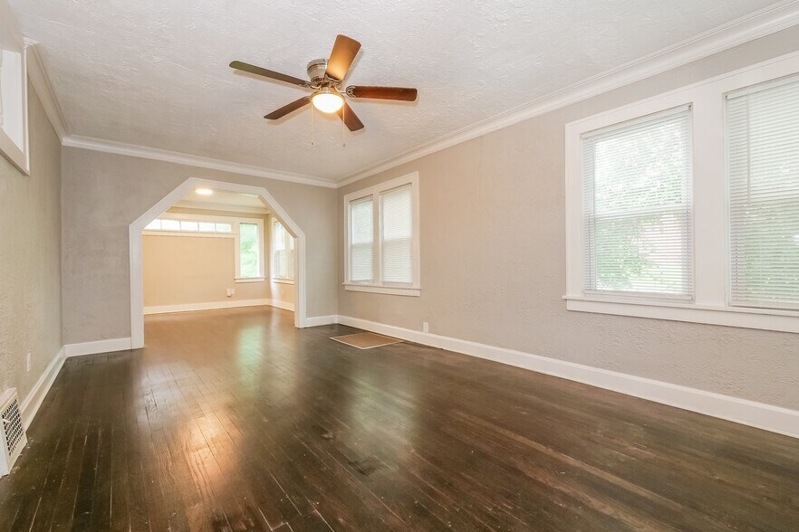 Building Photo - 1824 E 73rd St