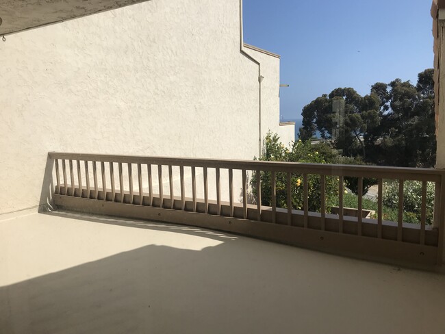 Upstairs Deck - 23926 De Ville Way