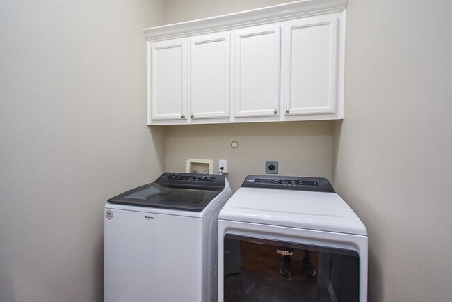 Building Photo - 8004 Stoneyway Dr