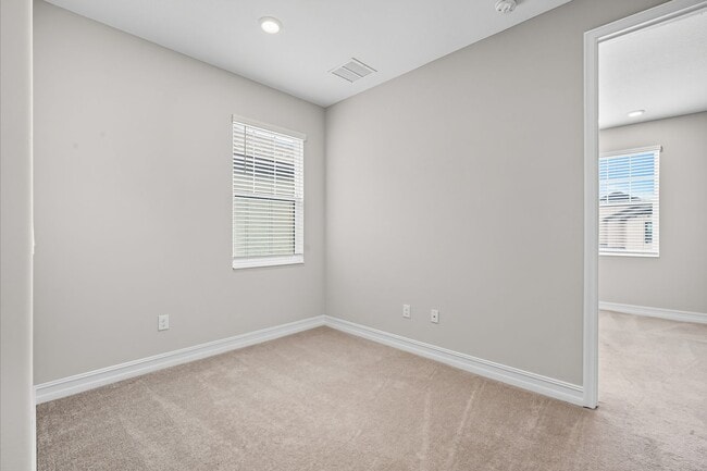 Building Photo - Modern 3BR/2.5BA Townhome in Estancia – Re...