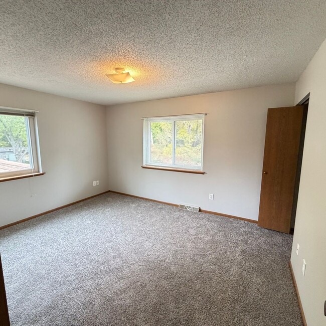 Building Photo - Two Bedroom with Washer/Dryer hook ups!
