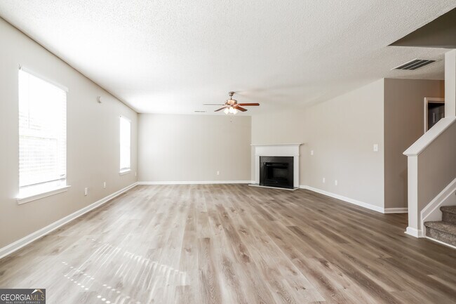 Building Photo - 465 Pinevale Ct