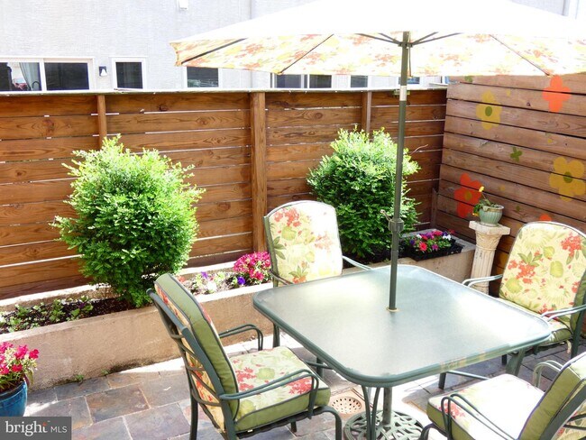 Building Photo - 2043 Martha St