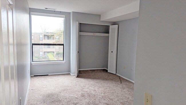 Building Photo - 60 Shrewsbury Green Dr