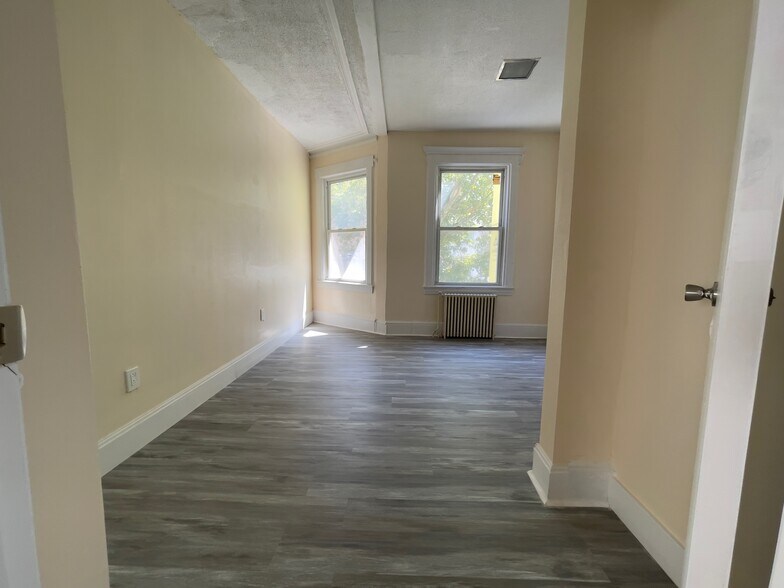 Building Photo - 103 Storms Ave