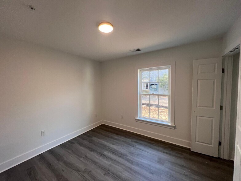 Building Photo - 7111 Porcher Dr