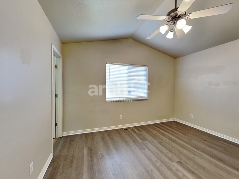 Building Photo - 980 Inverness Dr