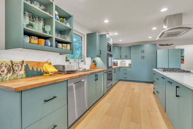 Building Photo - 4 Bedroom Home with Finished Basement, Chef’s Kitchen & Large Yard in Hampden Heights