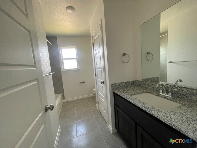 Building Photo - 302 Agua Chiquita Ct