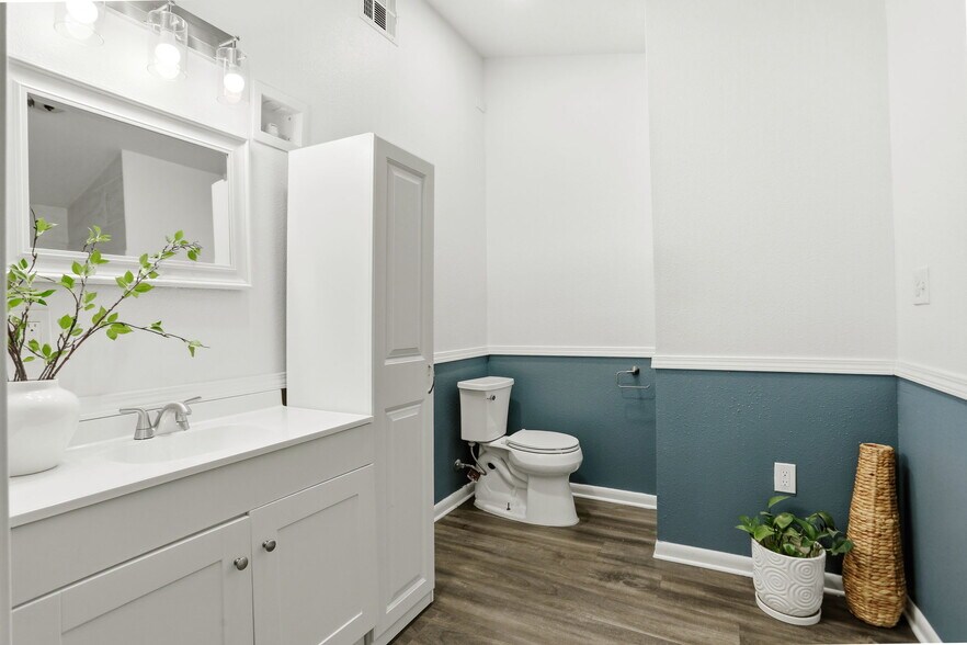 Building Photo - 518 Brightwood Pl