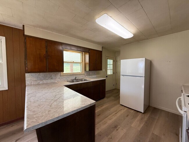 Building Photo - Three Bedroom Bellefonte Ranch