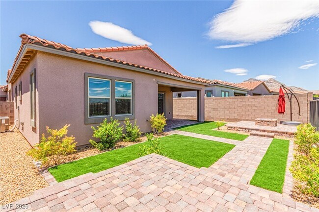 Building Photo - 298 Nine Mile Creek Dr