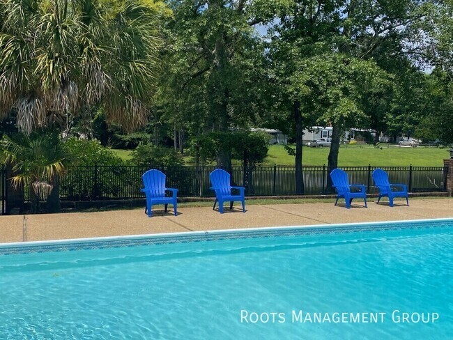 Building Photo - 387 Webster Rd