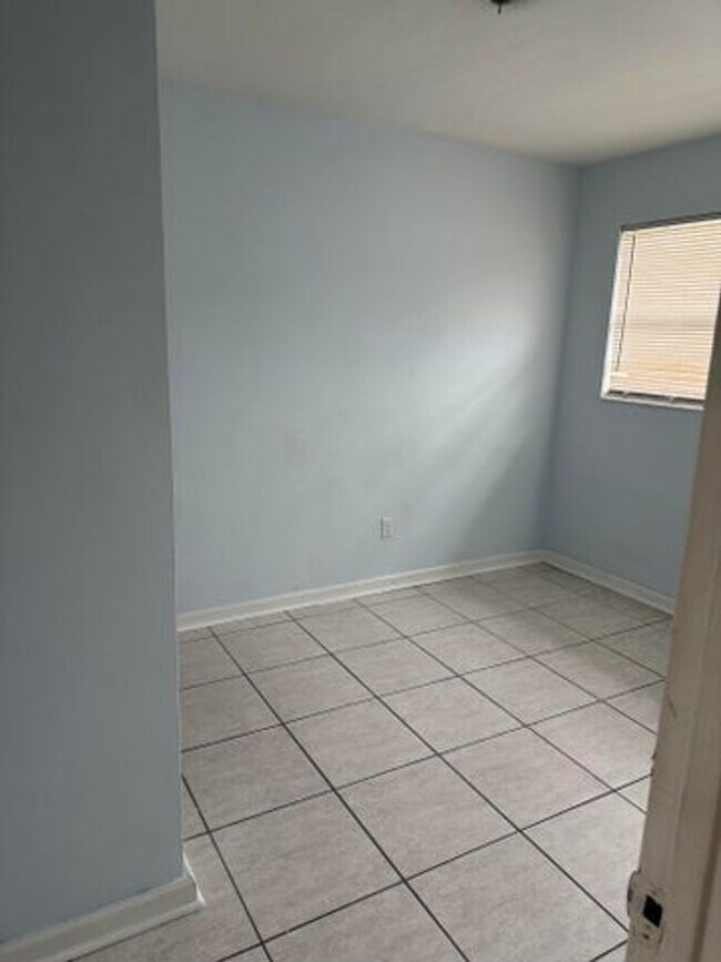 Building Photo - 3194 Prince Dr