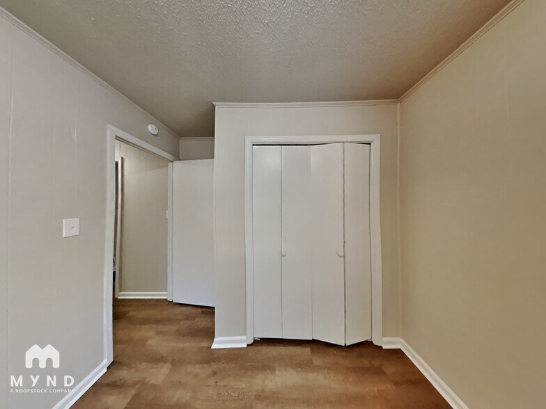 Building Photo - 713 Kingman Rd