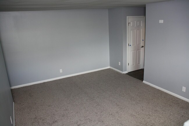 Building Photo - MOVE IN TODAY! Limited Units Available