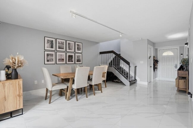 Building Photo - 7136 SW 105th Ct