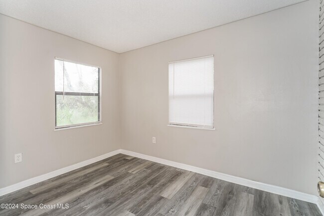Building Photo - 822 Cody Ave