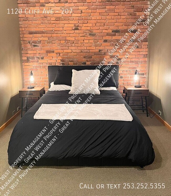 Building Photo - 1120 E Cliff Ave