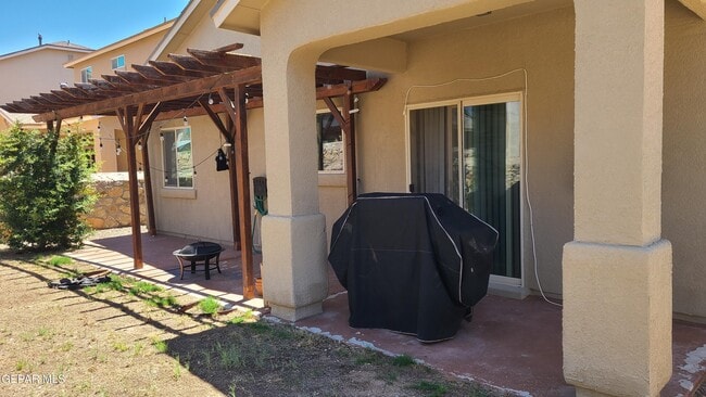 Building Photo - 3893 Loma Brisa Dr