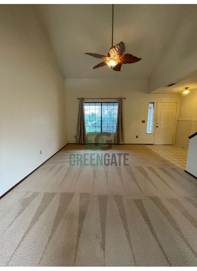 Building Photo - Beautiful 3 bedroom 2.5 Bath home READY NOW in MODESTO!! With POOL!!