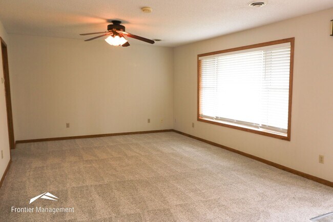 Building Photo - Three Bedroom Home Near Westloop Shopping ...