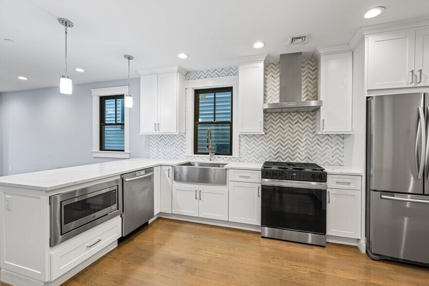 Building Photo - 230 E Eagle St