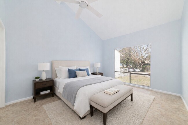 Building Photo - 17 April Point Dr N