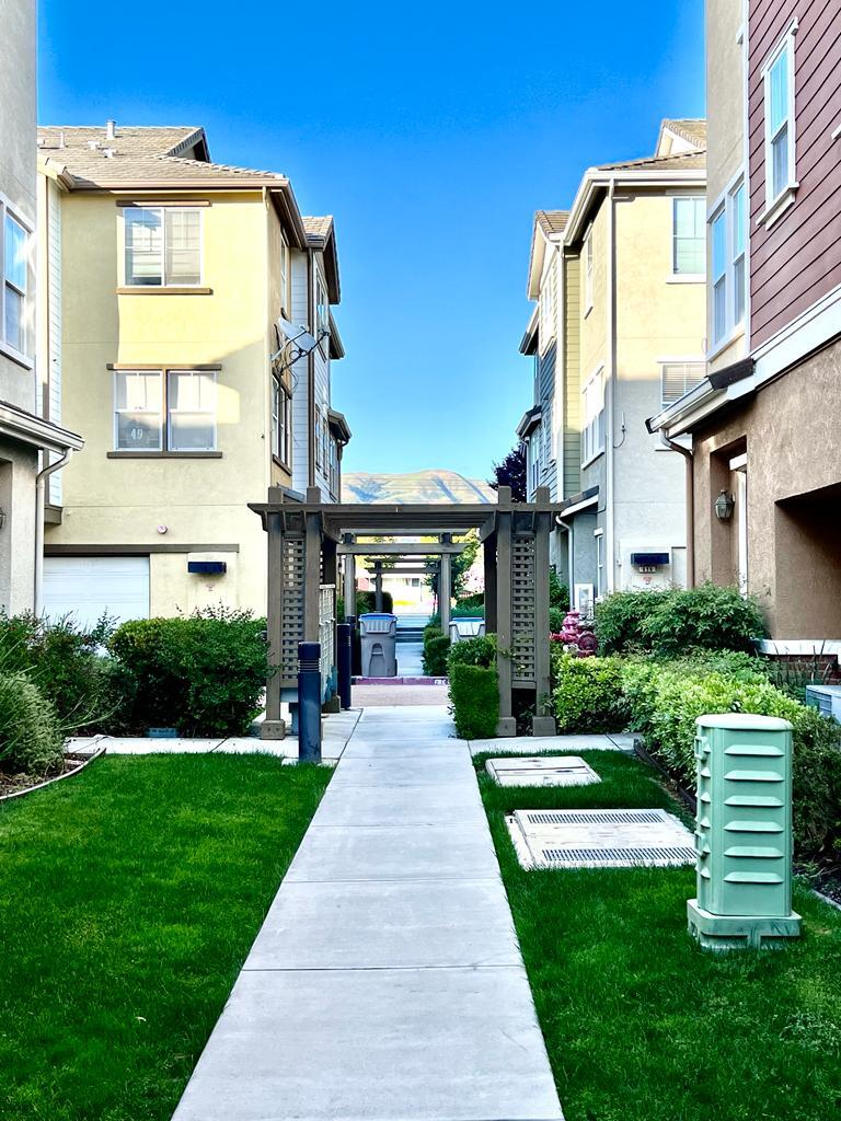 Building Photo - 2622 Baton Rouge Dr