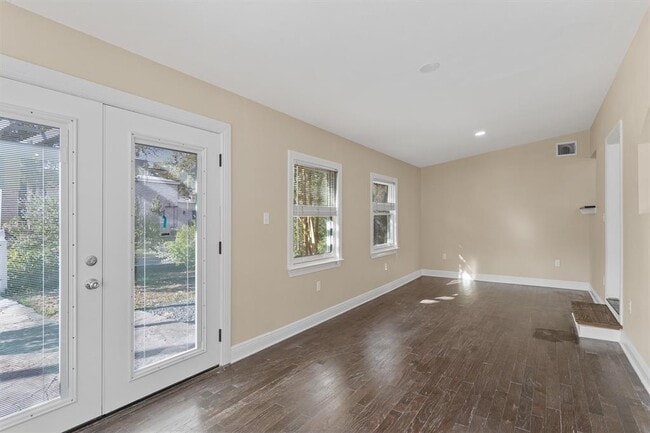 Building Photo - 400 E Monroe St