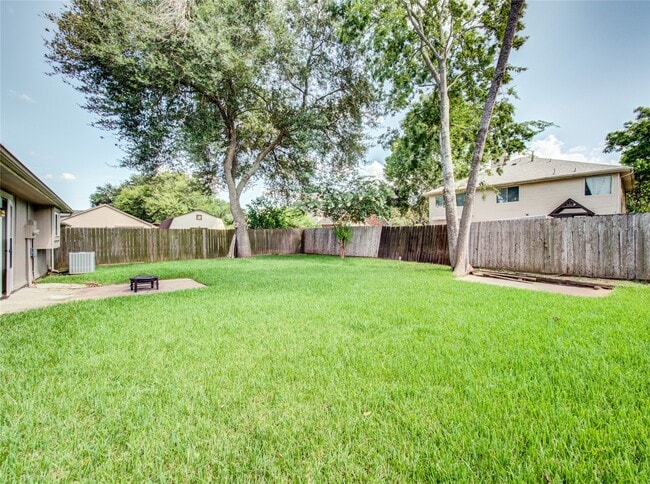Building Photo - 7114 Buchanan Dr