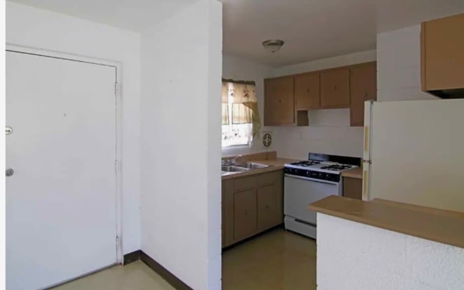 Building Photo - The Village Apartments