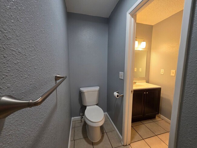 Building Photo - Gareth Ln - Triplex