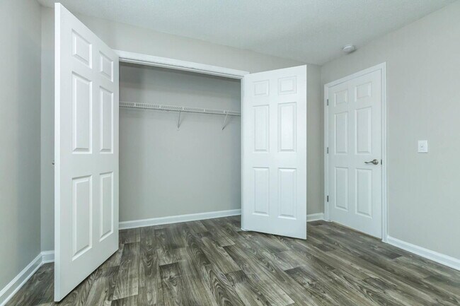 Building Photo - Move In Special: $300 OFF Rent + NO Admin Fee + 1/2 OFF Deposit