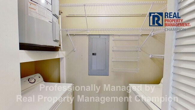 Building Photo - 811 Grathwol Dr