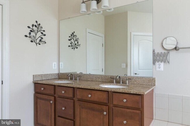 Building Photo - 42607 Offenham Terrace