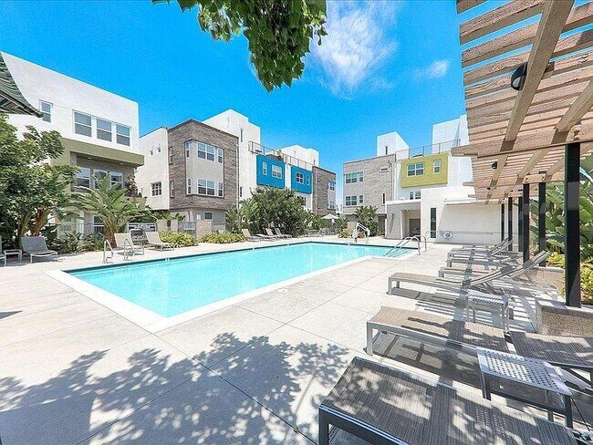 Building Photo - 927 E Mason Ln